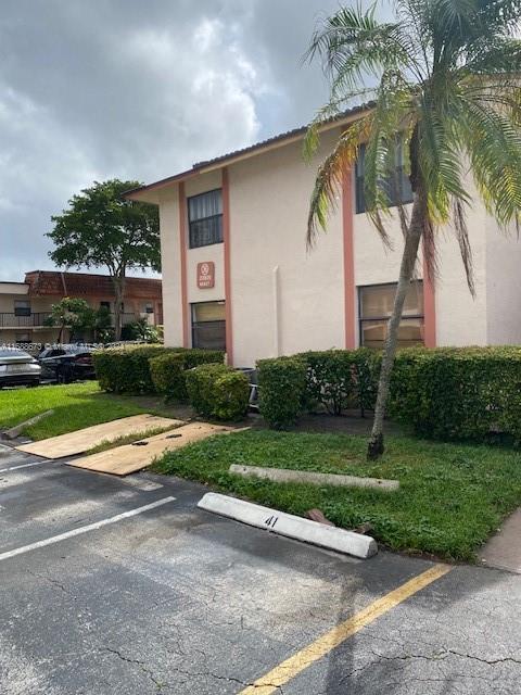 20905 NE 8th Ct in Miami, FL - Foto de edificio