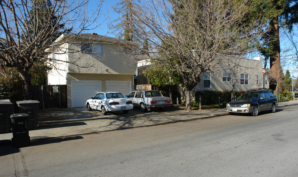 1107 High School Way in Mountain View, CA - Building Photo