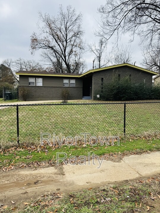 2451 Debby Cove in Memphis, TN - Building Photo