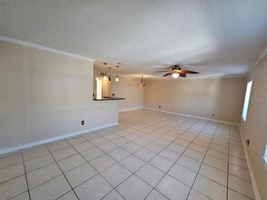 9002 Tudor Dr in Tampa, FL - Building Photo - Building Photo