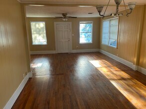 210 S Horner St in Oak Grove, LA - Foto de edificio - Building Photo