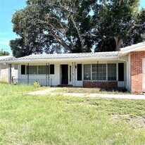 2152 Greenbriar Blvd in Clearwater, FL - Building Photo