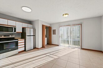 207 Crossing Dr in Normal, IL - Building Photo - Building Photo