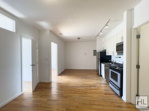324 Melrose St in Brooklyn, NY - Building Photo - Building Photo