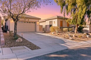 2685 La Boutique St in Henderson, NV - Building Photo