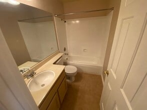 5026 Elgin Woods Ct in Sacramento, CA - Building Photo - Building Photo