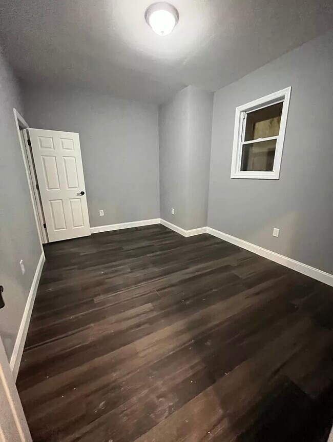 495 Clinton Ave, Unit 1 in Newark, NJ - Foto de edificio - Building Photo