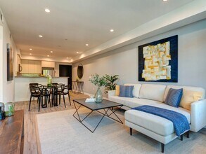 338 Mariposa Ave in Los Angeles, CA - Building Photo - Building Photo