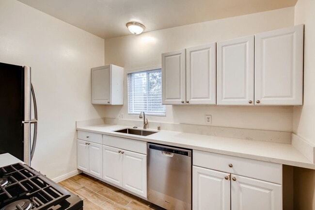 953 Nardo Rd in Encinitas, CA - Building Photo - Building Photo