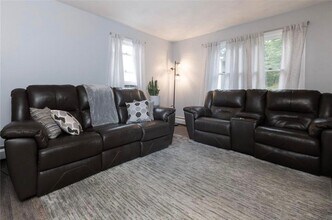 3 Ora Murphy Ct, Unit 3 Ora Murphy Ct. Right in Cumberland, RI - Foto de edificio - Building Photo