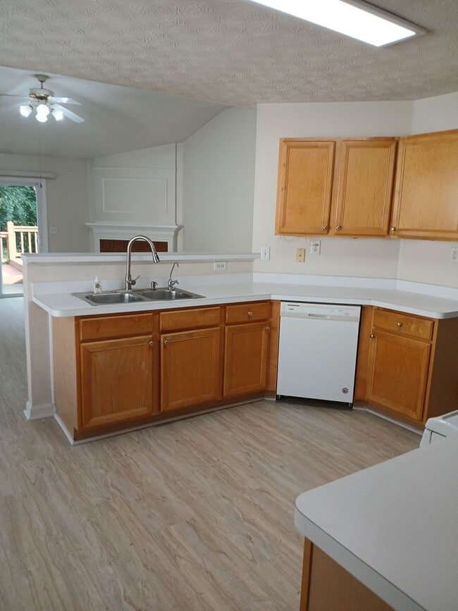 578 Summerbrooke Ct in Suwanee, GA - Building Photo - Building Photo