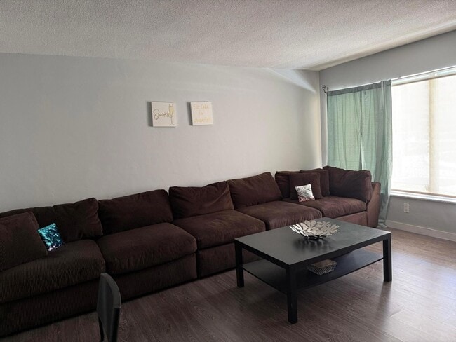1110 N Riverside Dr, Unit 9 in Pompano Beach, FL - Building Photo - Building Photo