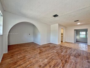 7212 SW 3rd Ct in North Lauderdale, FL - Building Photo - Building Photo