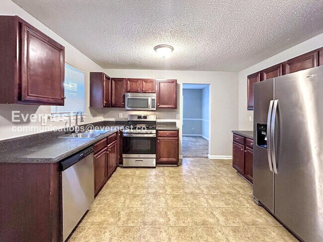 6826 Derby Ave in Fairburn, GA - Building Photo - Building Photo