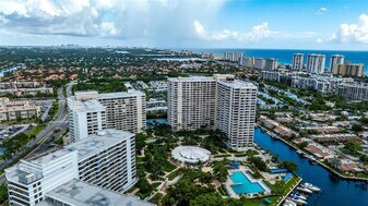 2500 Parkview Dr, Unit 517 in Hallandale Beach, FL - Building Photo