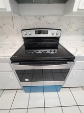 600 NW 32nd Pl in Miami, FL - Building Photo - Building Photo