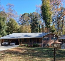 1385 Linkwood Ln in Decatur, GA - Building Photo