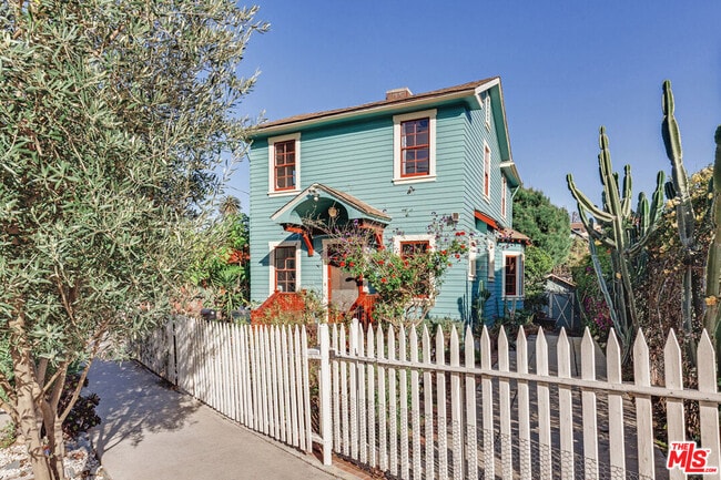 property at 1005 W Kensington Rd