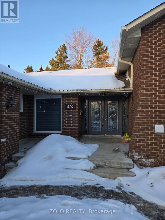 42 Boreham Cir in Brampton, ON - Building Photo - Building Photo