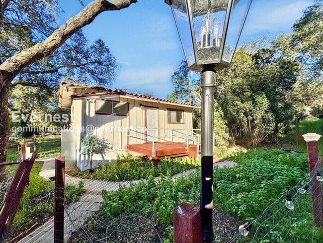 6489 Rainbow Heights Rd in Fallbrook, CA - Building Photo - Building Photo