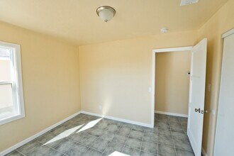 322 Woodrow Ave in Bakersfield, CA - Building Photo - Building Photo