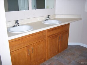 5598 St Elmos Dr in Brewerton, NY - Building Photo - Building Photo