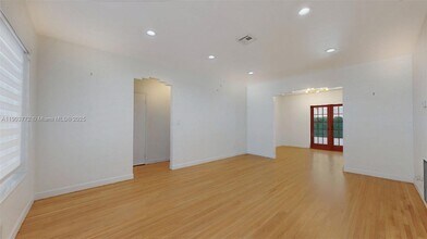 3770 SW 1st St in Coral Gables, FL - Foto de edificio - Building Photo