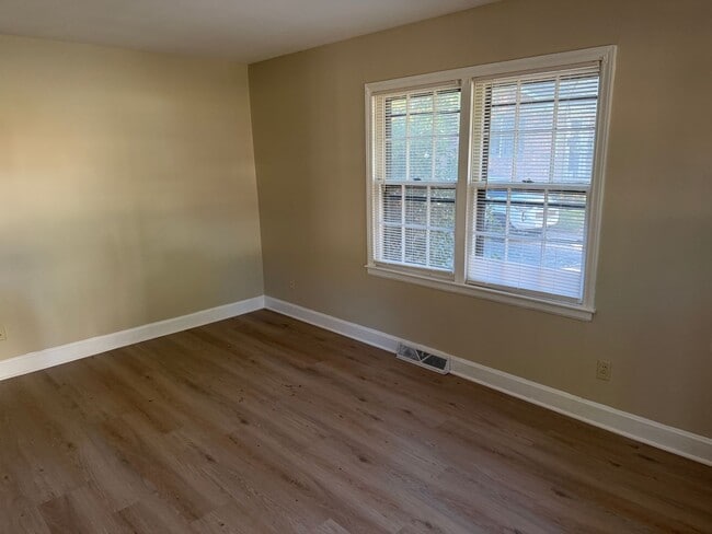 3728 Dresden Dr E in Charlotte, NC - Building Photo - Building Photo