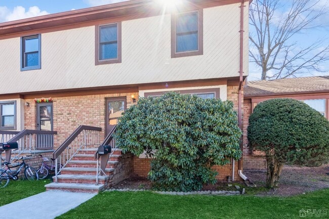 1402 Merrywood Dr in Edison, NJ - Building Photo - Building Photo