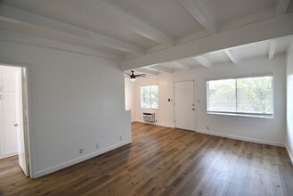6125 Whitsett Ave, Unit 09 in Los Angeles, CA - Building Photo - Building Photo