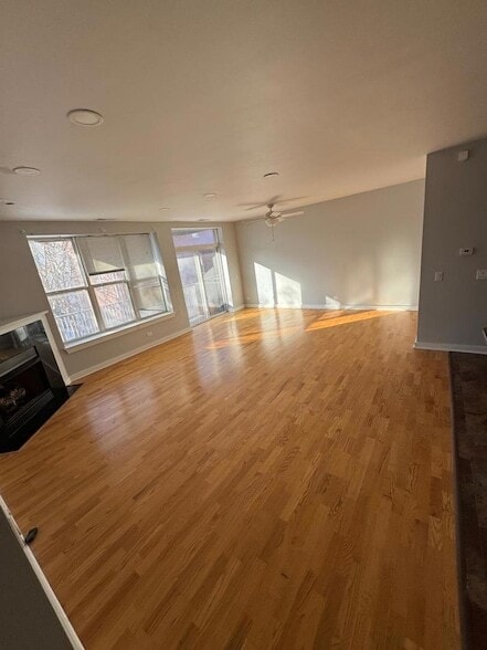 2257 W Lake St, Unit 203 in Chicago, IL - Foto de edificio - Building Photo