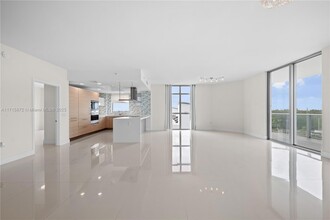 17301 Biscayne Blvd, Unit 902 in Aventura, FL - Building Photo - Building Photo