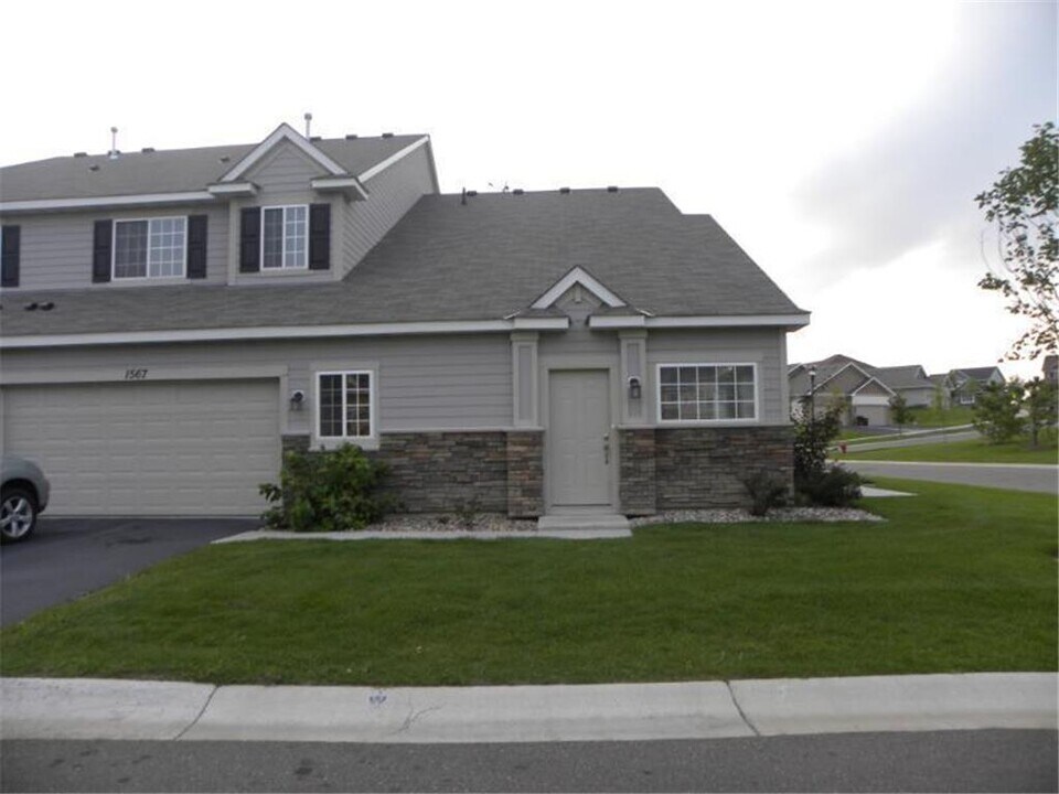 1567 Alphon Dr in Victoria, MN - Building Photo