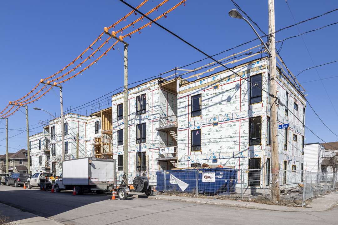 109-111 Saint-Étienne St in Gatineau, QC - Building Photo