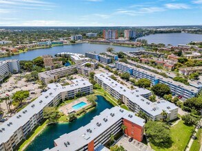 1690 NE 191st St in North Miami Beach, FL - Building Photo - Building Photo