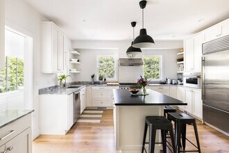 11 Montauk Ave in Sag Harbor, NY - Building Photo - Building Photo