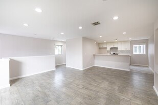7359 Kester Ave in Van Nuys, CA - Building Photo