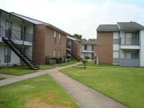 2008 Jenkins Rd in Pasadena, TX - Building Photo - Building Photo