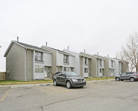 700 Allen St NE in Airdrie, AB - Building Photo - Building Photo