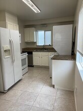 1220 Pacific Beach Dr in San Diego, CA - Foto de edificio - Building Photo