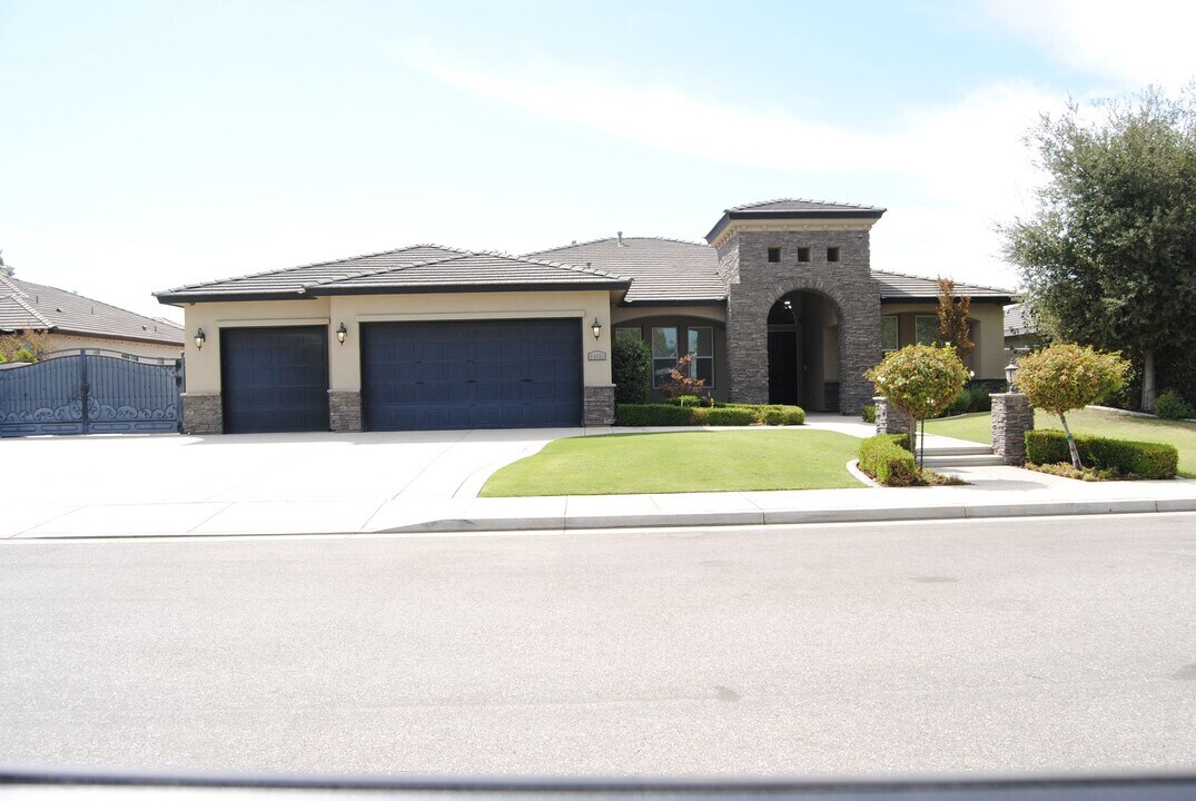 14121 Prestonbrook Dr in Bakersfield, CA - Building Photo