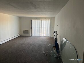 155 Bull Hill Ln in West Haven, CT - Building Photo - Building Photo