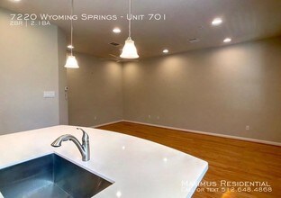7220 Wyoming Springs Dr in Round Rock, TX - Building Photo - Building Photo
