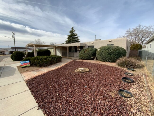 2005 Glorieta St NE in Albuquerque, NM - Building Photo - Building Photo
