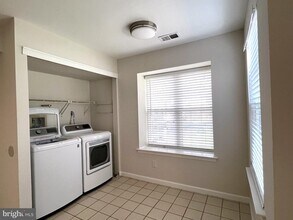 40 Roxbury Ct in Princeton, NJ - Building Photo - Building Photo