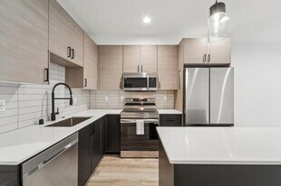 909 Hiawatha Pl S in Seattle, WA - Building Photo