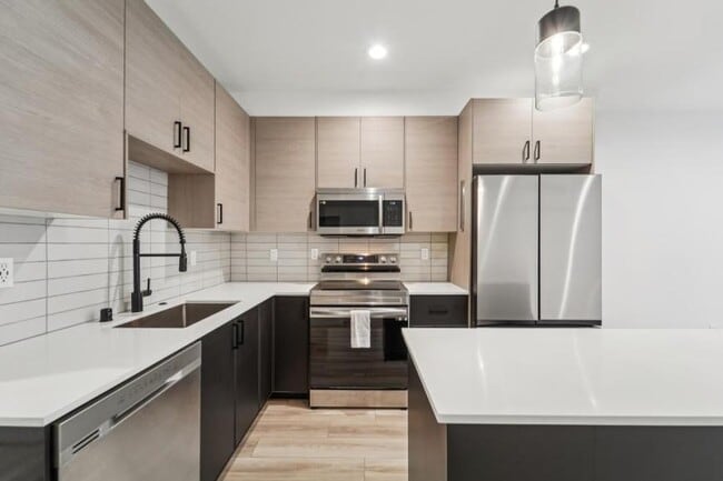 property at 909 Hiawatha Pl S