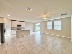 1218 Zambrana Ct, Unit Apt 402 in Winter Haven, FL - Building Photo - Building Photo