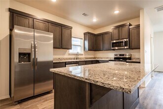 825 S Rupple Rd in Fayetteville, AR - Building Photo - Building Photo