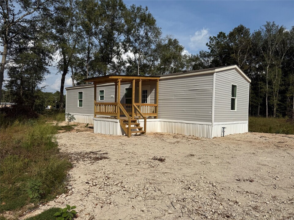 2430 County Rd 318 in Cleveland, TX - Building Photo